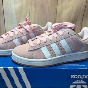 adidas Campus 00’s Pink Suede Low-Top Sneakers with White Stripes. Size 6.5